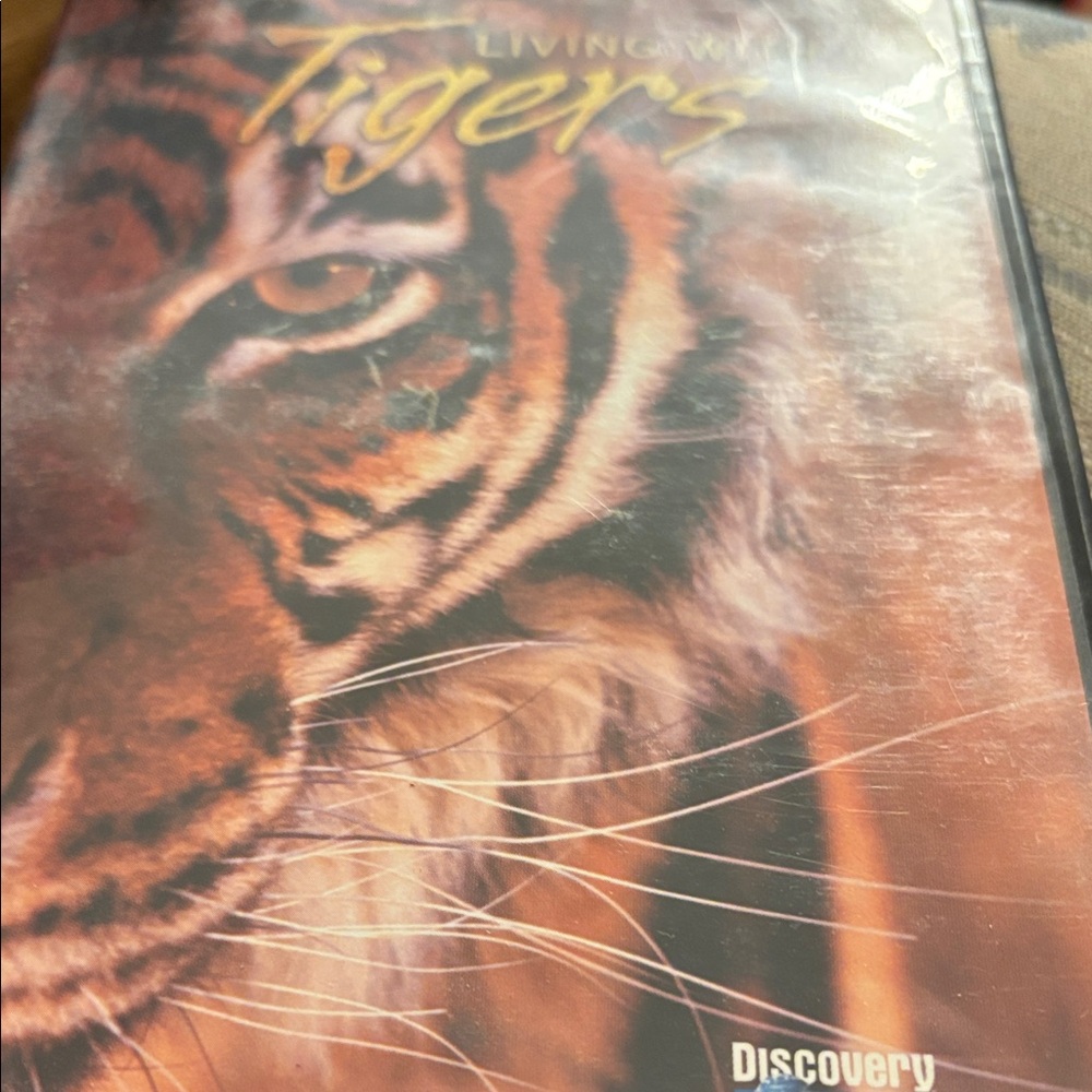Discovery Living with Tigers DVD